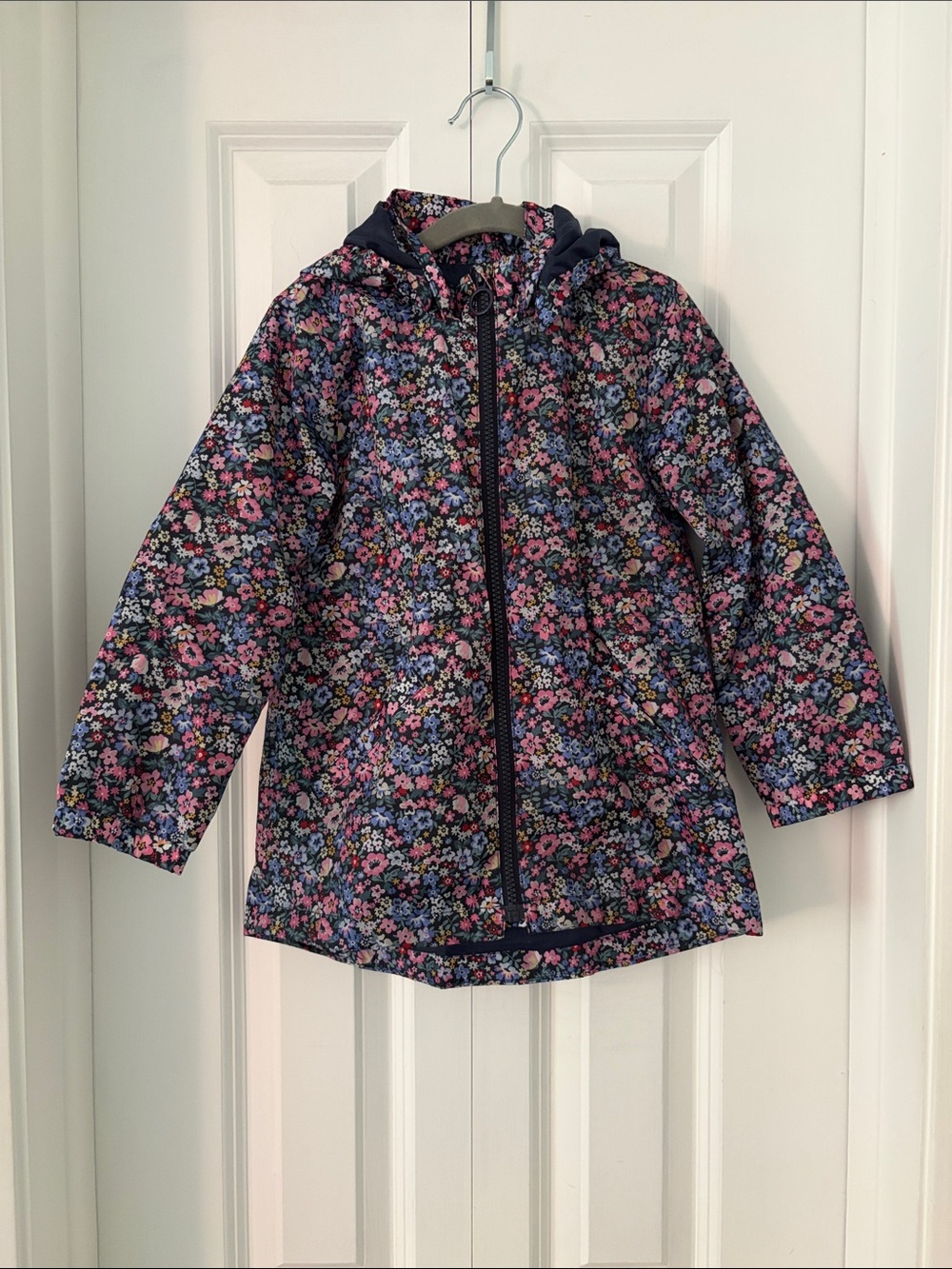 H&M Girls Navy Floral Hooded Raincoat with Pink & Blue Flowers, size 4-5